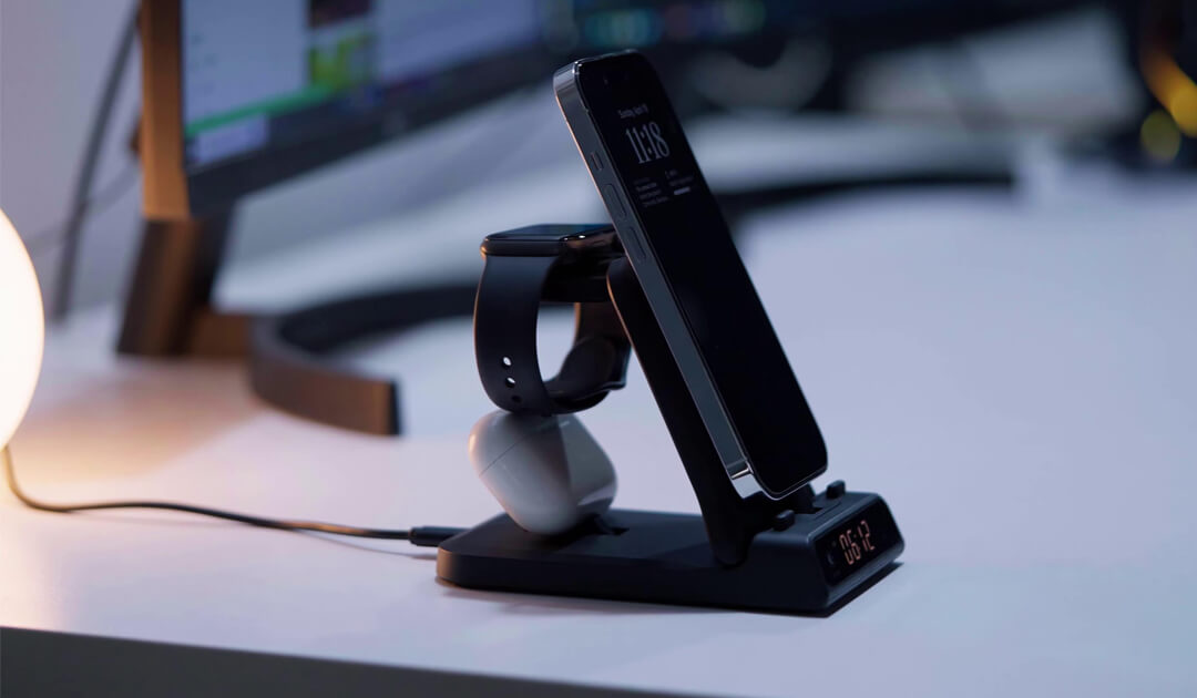 3-in-1-Lightning-Bedside-Black-Charging-Dock-for-Apple